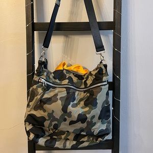 Shortylove camo crossbody